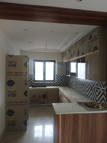 Kitchen in 3 BHK Builder Floor at BPTP Parkland Pride, Sector 77 – for Sale