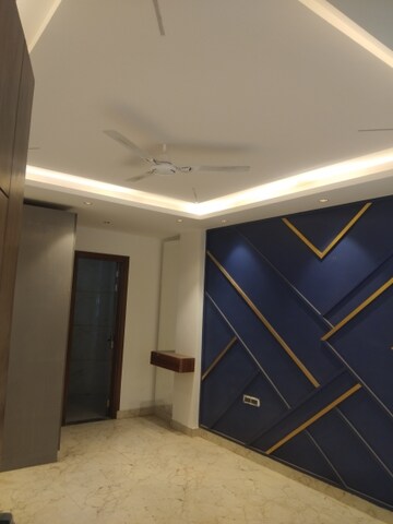 Room in 3 BHK Builder Floor at BPTP Parkland Pride, Sector 77 – for Sale
