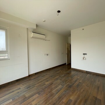 Room in 3 BHK Apartment at Conscient Heritage Max, Sector 102 – for Sale
