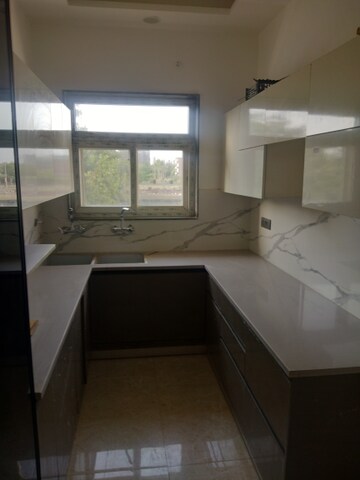 Kitchen in 3 BHK Builder Floor at BPTP Parkland Pride, Sector 77 – for Sale