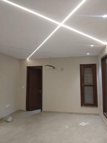 Room in 4 BHK Builder Floor at BPTP Parkland Pride, Sector 77 – for Sale