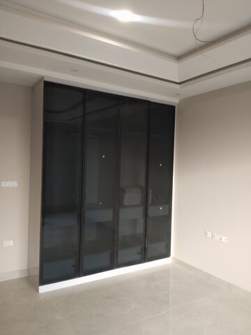 Room in 4 BHK Builder Floor at BPTP Parkland Pride, Sector 77 – for Sale