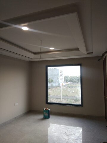 Room in 4 BHK Builder Floor at BPTP Parkland Pride, Sector 77 – for Sale