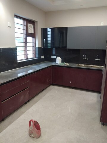 Kitchen in 4 BHK Builder Floor at BPTP Parkland Pride, Sector 77 – for Sale