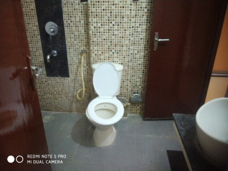 Bathroom, sushant-lok-3 3 Bedroom 245 Sq.Yd. Builder Floor In Sector 57 Gurgaon 7093828