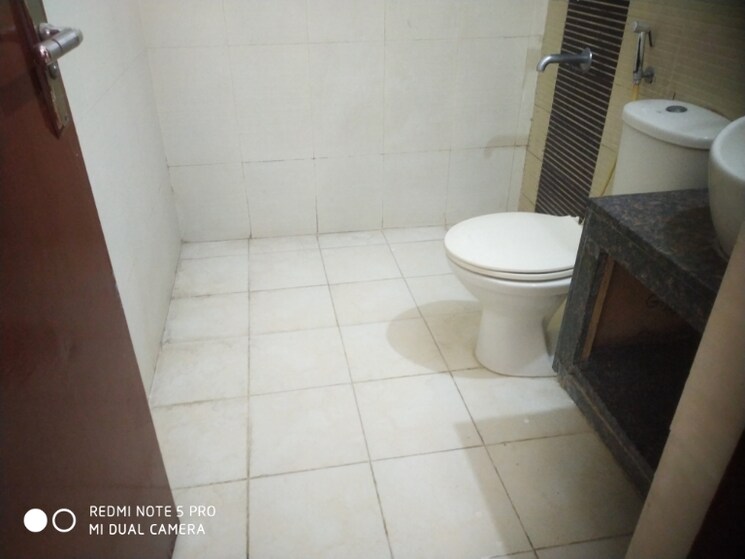 Bathroom, sushant-lok-3 3 Bedroom 245 Sq.Yd. Builder Floor In Sector 57 Gurgaon 7093828
