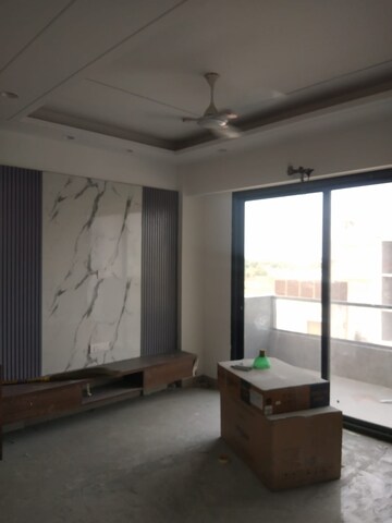 Living Room in 4 BHK Builder Floor at BPTP Parkland Pride, Sector 77 – for Sale