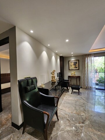 Master Bedroom in 4 BHK Builder Floor at Dlf Phase I – for Sale