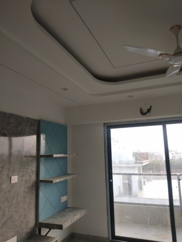 Furnished Amenities in 3 BHK Builder Floor at BPTP Parkland Pride, Sector 77 – for Sale