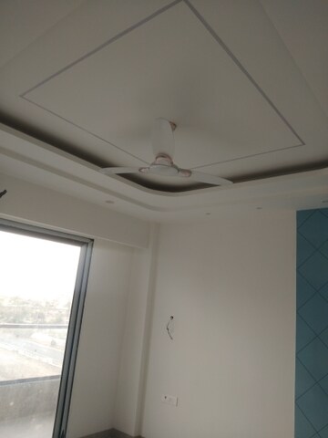 Furnished Amenities in 3 BHK Builder Floor at BPTP Parkland Pride, Sector 77 – for Sale
