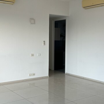 Room in 4 BHK Apartment at Ireo Skyon, Sector 60 – for Sale