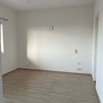Room in 4 BHK Apartment at Ireo Skyon, Sector 60 – for Sale