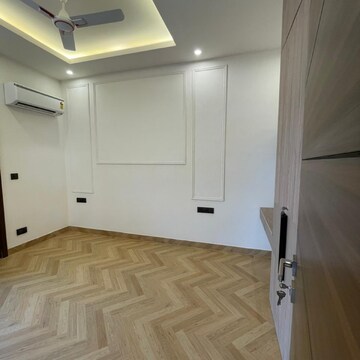 Bathroom in 4 BHK Builder Floor at Uppal Southend, Sector 49 – for Sale