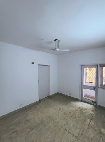 Room in 3 BHK Apartment at Sector 6, Dwarka – for Sale