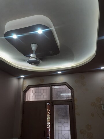 Furnished Amenities in 2 BHK Builder Floor at Laxmi Nagar – for Sale