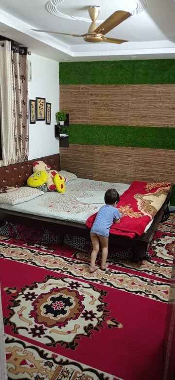 Bedroom in 2 BHK Builder Floor at Lalita Park – for Sale
