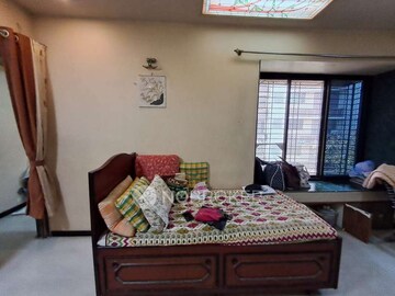 Bedroom in 2.5 BHK Builder Floor at Laxmi Nagar – for Sale