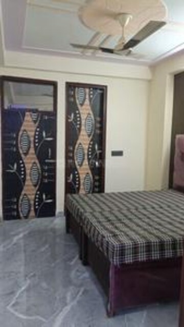 Bedroom in 2.5 BHK Builder Floor at Laxmi Nagar – for Sale
