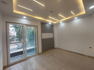 Master Bedroom in 3 BHK Builder Floor at Mukherjee Nagar – for Sale