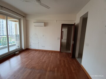 Room in 3.5 BHK Apartment at Landmark Imperial Heights, Sector 88 – for Sale