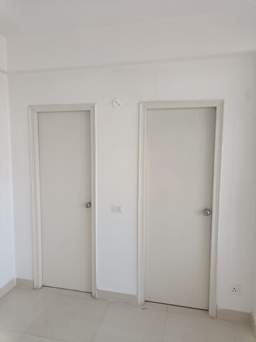 Building Lobby in 1 RK Apartment at Signature Global Synera, Sector 81 – for Sale