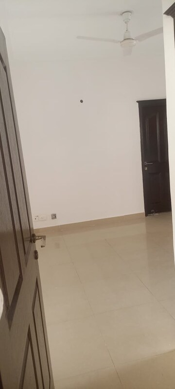 Room in 2 BHK Apartment at Jm Orchid, Sector 76 – for Sale