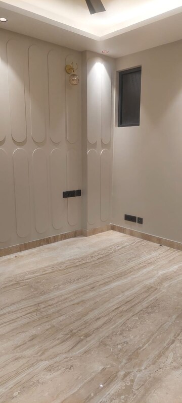 Room in 3 BHK Builder Floor at Lajpat Nagar ii – for Sale