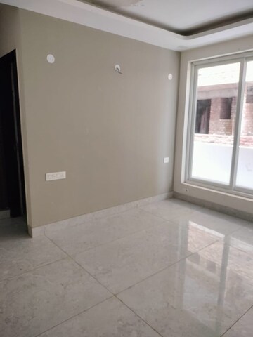 Room in 3 BHK Builder Floor at Sector 40 – for Sale
