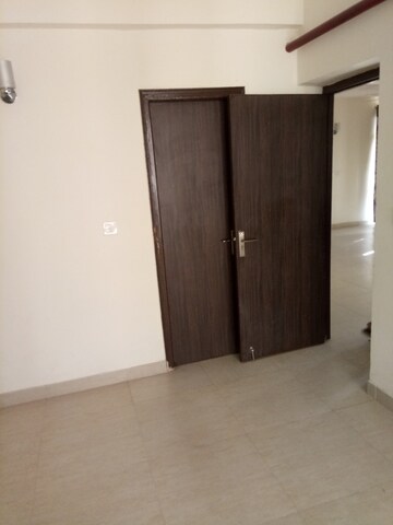 Room in 2 BHK Apartment at Skyline Speedway Avenue, Sector 25 Yamuna Expressway – for Sale