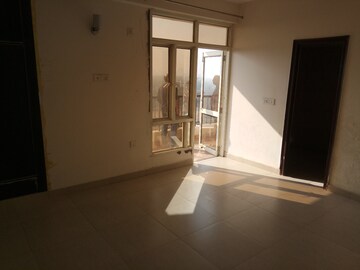 Room in 2 BHK Apartment at Skyline Speedway Avenue, Sector 25 Yamuna Expressway – for Sale