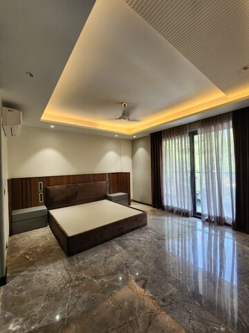 Room in Studio Apartment at Sector 68 – for Sale