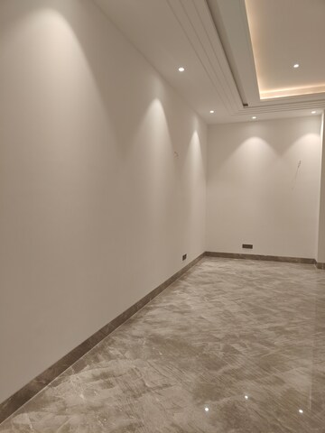 Room in 4 BHK Builder Floor at Vasant Vihar – for Sale