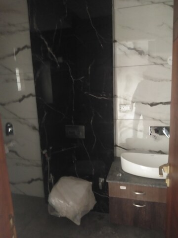 Bathroom in 3 BHK Builder Floor at BPTP Parkland Pride, Sector 77 – for Sale