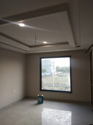 Room in 3 BHK Builder Floor at BPTP Parkland Pride, Sector 77 – for Sale