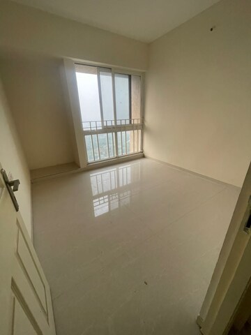 Room in 2.5 BHK Apartment at Vijay Orovia, Ghodbunder Road – for Sale