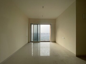Room in 2.5 BHK Apartment at Vijay Orovia, Ghodbunder Road – for Sale