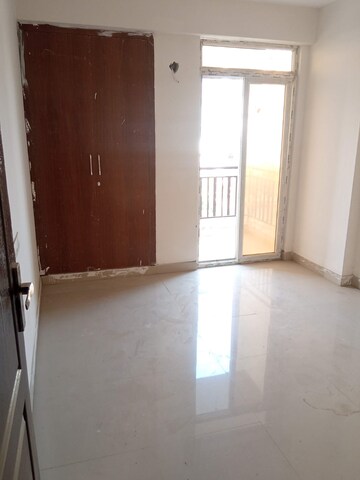 Room in 2 BHK Apartment at Aims Golf Green, Tech Zone 4 Greater Noida – for Sale