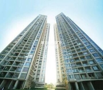 Building Lobby in 2.5 BHK Apartment at Imperial Heights Goregaon West, Goregaon West – for Rent