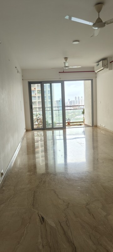 Master Bedroom in 2.5 BHK Apartment at Imperial Heights Goregaon West, Goregaon West – for Rent