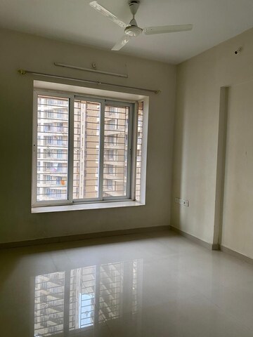 Room in 3 BHK Apartment at Dosti Group Imperia, Manpada – for Sale