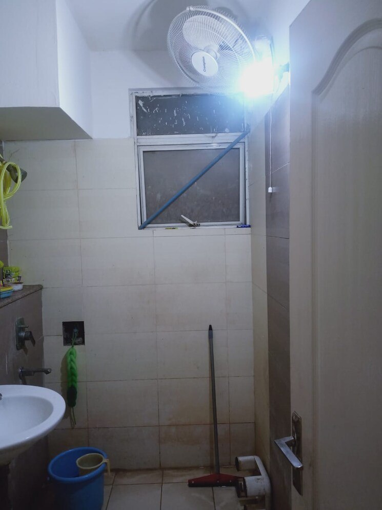 Bathroom, sector 77 3 Bedroom 1500 Sq.Ft. Apartment In Sector 77 Noida 7097856