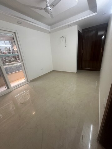 Room in 3 BHK Builder Floor at South Delhi – for Sale