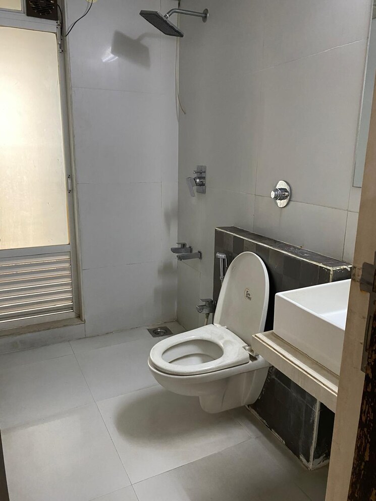 Bathroom, dosti-group-imperia 3 Bedroom 1835 Sq.Ft. Apartment In Manpada Thane 7097861