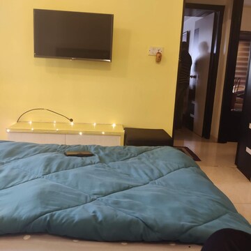 Master Bedroom in 2 BHK Apartment at Deep Apartment Andheri, Andheri West – for Sale