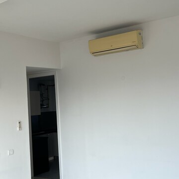 Room in 3 BHK Apartment at Ireo Skyon, Sector 60 – for Sale
