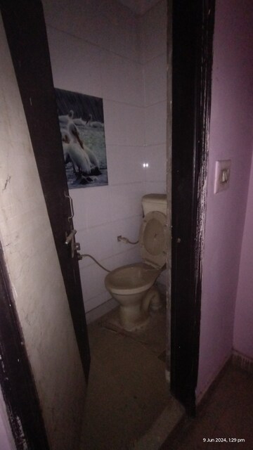 Furnished Amenities in 2 BHK Builder Floor at Uttam Nagar – for Sale