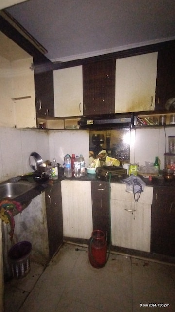 Parking in 2 BHK Builder Floor at Uttam Nagar – for Sale
