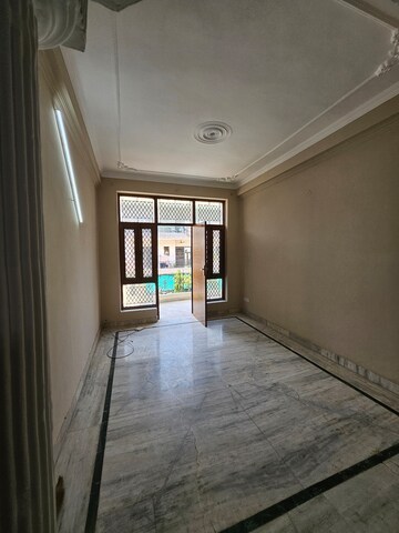 Building Lobby in 3 BHK Builder Floor at Richlook Platinum Floors, Sector 42 – for Sale