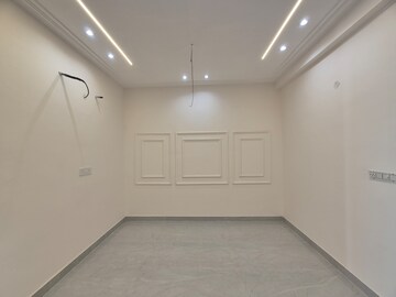 Room in 3 BHK Apartment at Sector 20 – for Sale