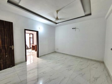 Room in 3 BHK Apartment at Vip Road – for Sale
